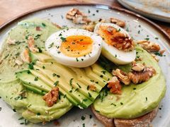 牛油果煮蛋吐司-RAC BAR(安福路店)