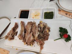 人气爆棚手抓羊肉-领头羊·西部烧烤·特色菜(北新桥店)