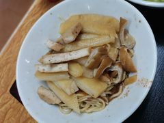 -松树干拌面店