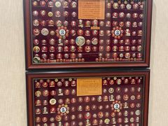 -毛泽东像章珍藏馆