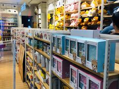-名创优品(北京新中关购物中心地铁层店)