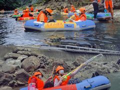 -安吉龙王山峡谷漂流