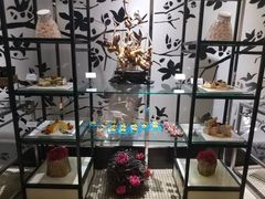 面包甜点陈列柜-广州花园酒店·凌璇阁旋转餐厅CAROUSEL360