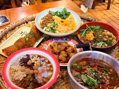 -爆炸头阿姨小四川正宗川味小吃(无任何分店)