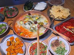 -洱火云南酸菜牛肉火锅(石景山当代商城店)