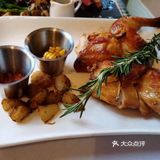 走到头才是餐厅正式部分 吃的就是这个风格
