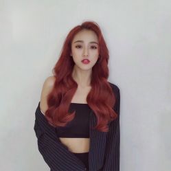 -MODEL'S HAIR