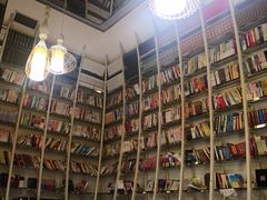 -钟书阁(松江泰晤士小镇店)