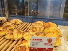 芋泥肉松圈-熊治面包(镇江苏宁广场店)