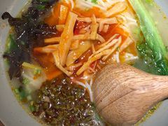 苗家口味酸笋圆粉-百春原湖南牛肉粉(百联世纪店)