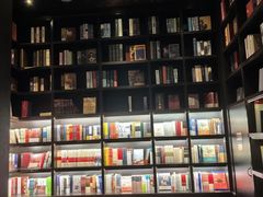 -钟书阁(松江泰晤士小镇店)