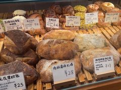 -天井·丑面包搭咖啡