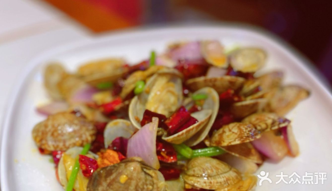 大口吃肉喝酒的快乐丨蒙天骄炭烤羊腿