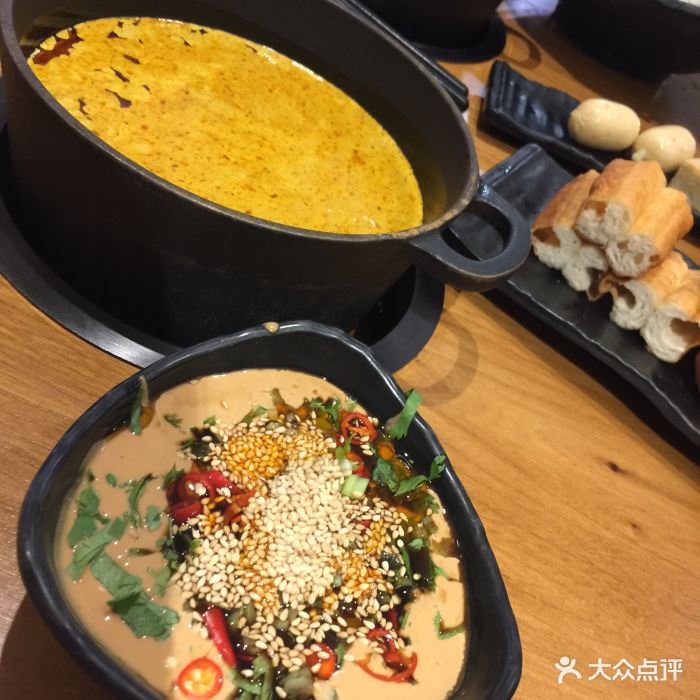 呷哺呷哺(万达新世界店)咖喱味锅底图片 - 第1张