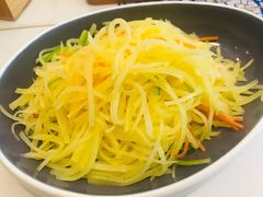 手切黑龙江寒地土豆丝-东方饺子王(大屯路店)