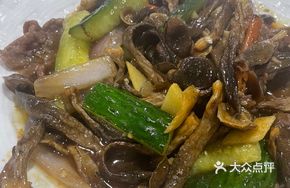 Dried Mushroom Stir-Fry with Beef