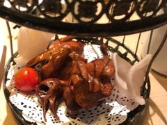 秘制脆皮乳鸽-避风塘(宝山万达店)