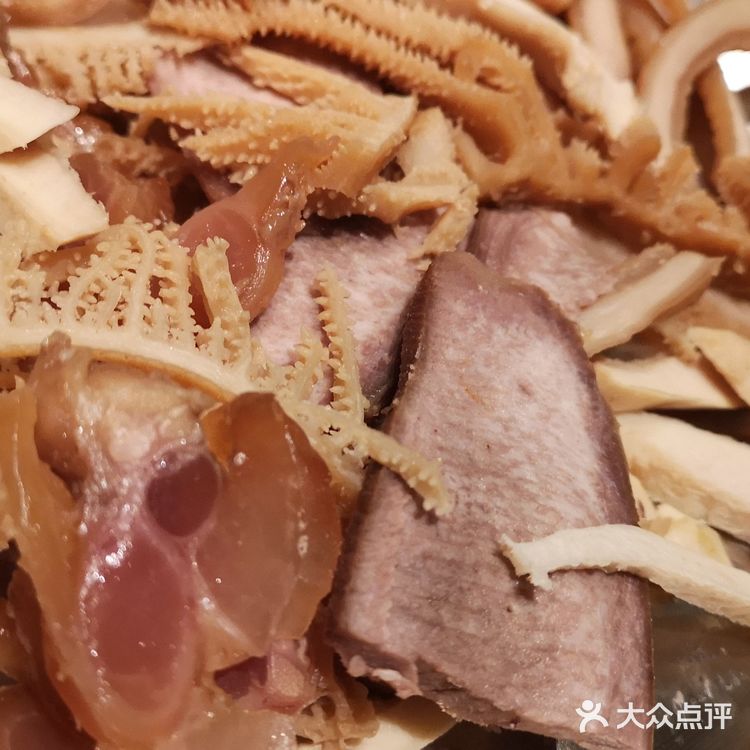 谢大牛馆的老店在德胜那边，简直就是一家神店，永远排着队