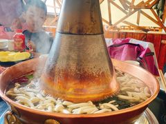 -果松木炭酸菜铜火锅·外婆参鸡汤