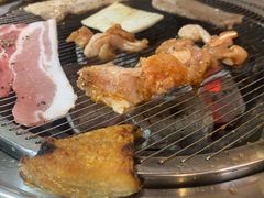 -围炉肉舍•炭烤活鳗•丹东海鲜烤肉(步行街店)