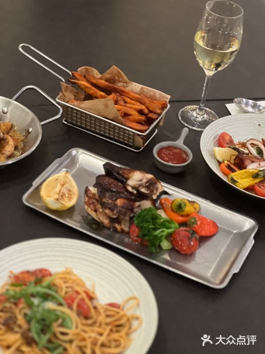 théATRE茶聚场·餐厅(环球金融中心店)图片