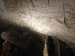 -波斯托伊纳溶洞