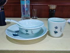餐具摆设-春水锅贴·传统鲁菜(大明湖店)