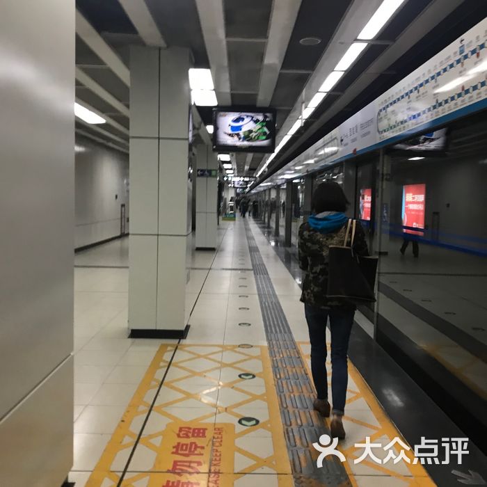 北京地铁呼家楼站图片