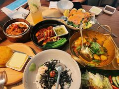 牛油果烟熏三文鱼沙拉-来龙里 精致 东南亚餐室(万象城店)