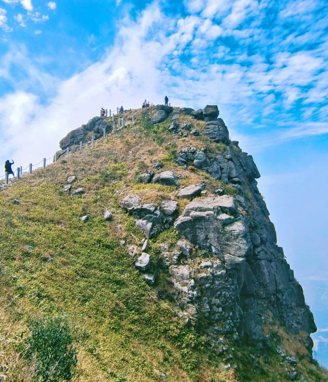 山顶的风景一定值得#风景区攻略#爬山
七娘山坐落于深圳大鹏暗汉