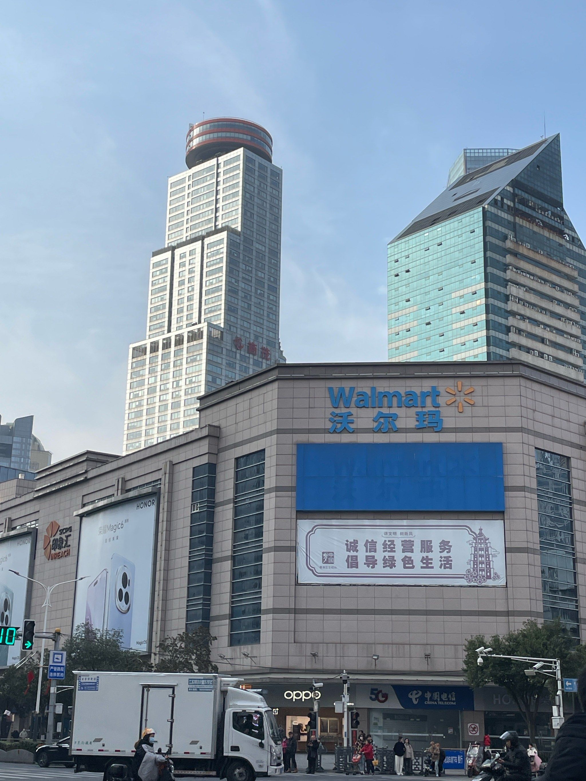 南京购物好去处
印象汇也算是南京的一个老牌商场了,开在新街口