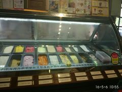 -莓园冰淇淋店