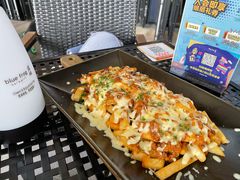 辣牛肉酱芝士薯条-bluefrog蓝蛙(皇庭广场店)