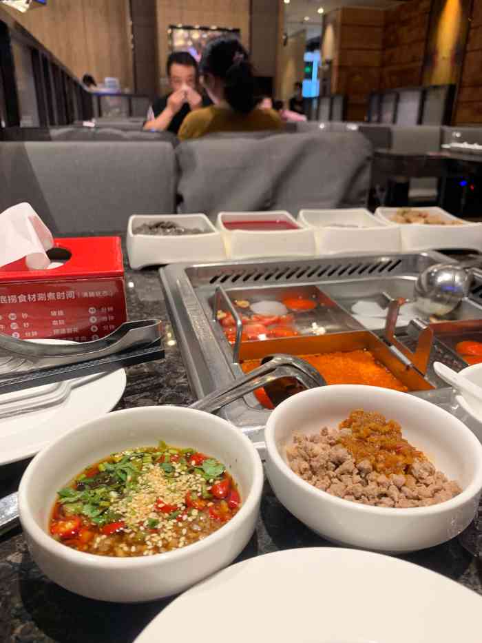 江门唯一的海底捞在汇悦城二楼通宵营业晚上要在汇悦城的侧门上去靠近