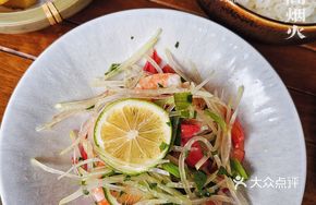 Green Papaya and Lemon Shrimp