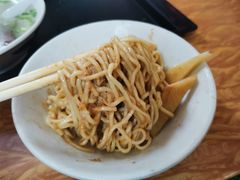 -松树干拌面店