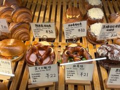 -天井·丑面包搭咖啡