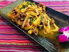 -香巴拉云南餐厅(华莱坞店)