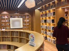 -漕河泾街道图书馆(漕河泾社区文化活动中心店)