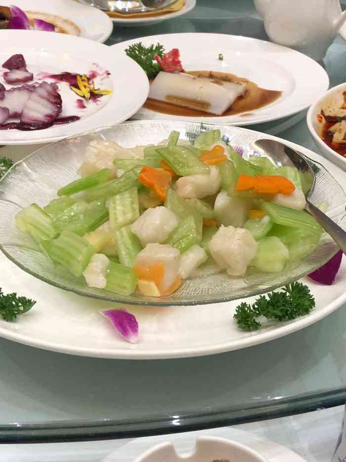 弘雅饭店-"弘雅饭店一层是西餐和早茶,二到四层是中餐.