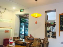 大堂-毛辣果·贵州红酸汤牛肉火锅(西单店)