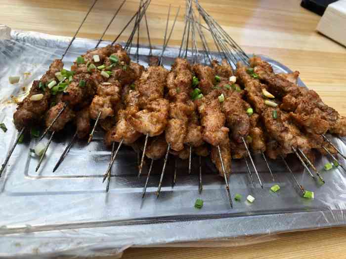 吴记烧烤王(江宏花园店)-"[薄荷]环境:实话实说,环境确实是不怎.