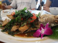 -Chom Cafe and Restaurant