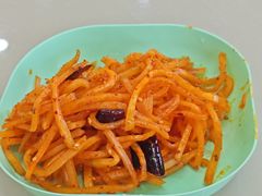 文政街有小咸菜-老码头黑皮肘子锅包肉熏酱水饺(文政街店)