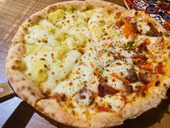 狂野榴莲双拼披萨-盘炉forenza·云贵川融合小食堂 ( 钟楼中柳巷店)