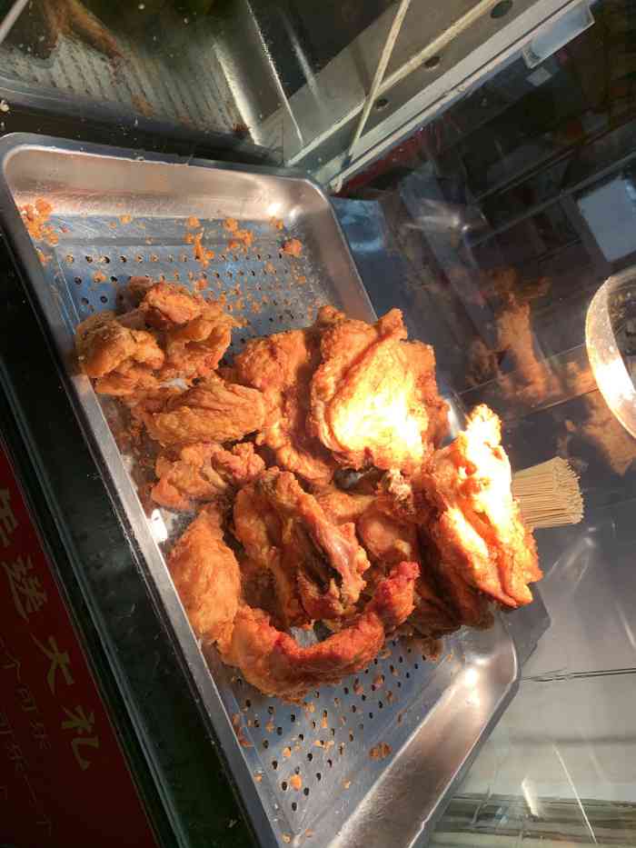 左家庄香盟炸鸡(国贸店"这个鸡大腿炸的味道倒是不错,但是太咸了.