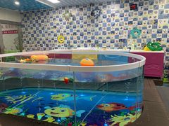 -蓝鲸奇亲子游泳俱乐部