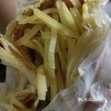 走在夜晚静谧的小巷里，突然飘出一股手抓饼的香气