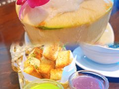 -Chom Cafe and Restaurant