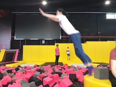 -嘿哟动霸CHUA·新潮玩运动娱乐中心·蹦床滑冰团建乐园
